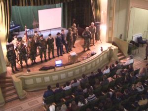 VOCAŢIE DE MILITAR. FETELE PREFERĂ O CARIERĂ MILITARĂ