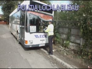 ŞOFERII DE AUTOBUZE ŞI MICROBUZE, LUAŢI LA VERIFICAT. OCUPAU ABUZIV DOMENIUL PUBLIC
