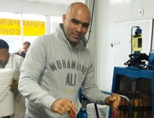 PUMNII STRÂNŞI, PENTRU BOGDAN DINU. PUGILISTUL BUZOIAN BOXEAZĂ VINERI, LA BUCUREŞTI
