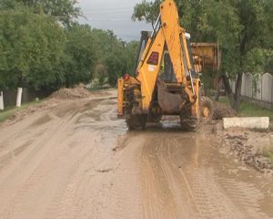 BANI PENTRU REFACEREA INFRASTRUCTURII. AJUTOR DE URGENŢĂ DE APROAPE 10 MILIOANE DE LEI