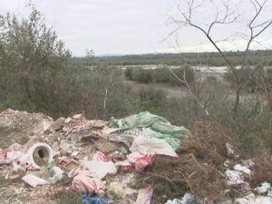 ASEDIUL GUNOAIELOR. PRIMĂRIA TREBUIE SĂ LICHIDEZE DEPOZITELE ILEGALE DE DEŞEURI