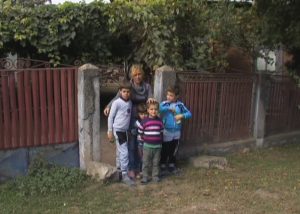 VEŞTI BUNE PENTRU MAMA FUGITĂ DIN SIRIA CU 4 COPII. AUTORITĂŢILE LE-AU ÎNTINS O MÂNĂ DE AJUTOR