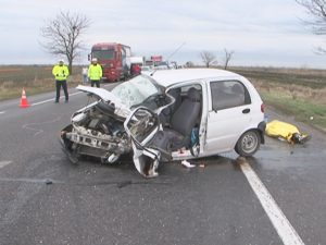 ACCIDENT GRAV LA GLODEANU SĂRAT. BILANŢ: UN MORT ŞI 4 RĂNIŢI