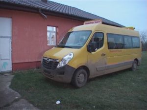 ŞOFER INCONŞTIENT. A CONDUS BĂUT MICROBUZUL ŞCOLII