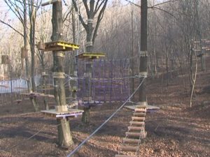 PARC DE AVENTURĂ. UN NOU PUNCT DE ATRACŢIE PENTRU TURIŞTII DIN SĂRATA MONTEORU