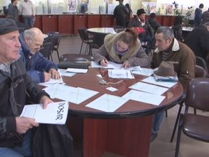 AU INTRAT ÎN PANICĂ. PENSIONARII NU AR TREBUI SĂ SE ÎNGRIJOREZE
