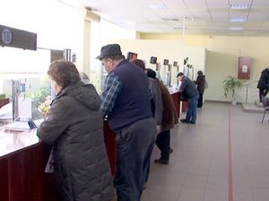 IATĂ CUM POŢI CUMPĂRA VECHIME ÎN MUNCĂ. UN AN COSTĂ ÎNTRE 2.600 ŞI 3.200 DE LEI