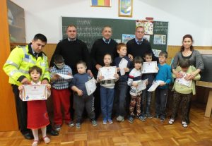POLIŢIA LOCALĂ, ALĂTURI DE COPIII CU DEFICIENŢE AUDITIVE. ELEVII AU ÎNVĂŢAT SĂ CIRCULE CORECT