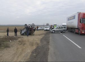 ÎNCĂ UN ACCIDENT, ÎN ZONA HANUL LUI ŢINTĂ. IMPRUDENŢA LA VOLAN ERA SĂ-L COSTE VIAŢA
