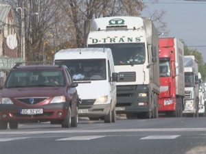 AMENZI CÂT UN SALARIU. ŞOFERII PRINŞI FĂRĂ CAUCIUCURI DE IARNĂ VOR RĂMÂNE CU BUZUNARELE GOALE