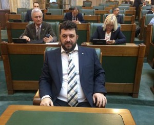 AVOCATUL BĂDULESCU, ŞEFUL SENATORILOR PMP. PARLAMENTARUL BUZOIAN, "PESTE" TRAIAN BĂSESCU