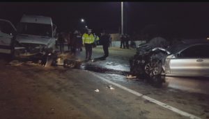 MICROBUZ PLIN CU ELEVI, IMPLICAT ÎN ACCIDENT. ŞOFERUL VINOVAT, BEAT LA VOLAN