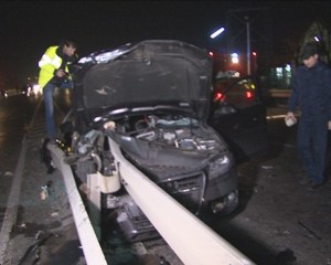 SEARĂ NEAGRĂ PE ŞOSELELE BUZOIENE. UN MORT ŞI 7 RĂNIŢI ÎN DOUĂ ACCIDENTE