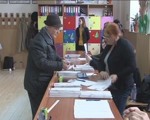 PREZENŢĂ BUNĂ LA URNE. LA ORA 12.30, PROCENTUL ERA DE 16,31%