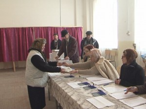 PREZENŢA LA URNE, SITUAŢIE COMPARATIVĂ. MAI MULŢI BUZOIENI LA VOT LA SCRUTINUL DE AZI