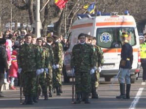 INCIDENT LA DEFILAREA DE ZIUA NAŢIONALĂ. UN COPIL DE 5 ANI A LEŞINAT