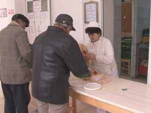 MENIU SPECIAL DE SĂRBĂTORI, PENTRU ASISTAŢII SOCIAL. PACHETE CONSISTENTE, PENTRU CRĂCIUN ŞI REVELION