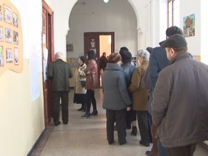 PENSIONARII, CEI MAI CONŞTIINCIOŞI. AVALANŞĂ DE VOTANŢI LA ORELE PRÂNZULUI