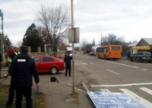 VÂNTUL FACE VICTIME, LA BUZĂU. TÂNĂRĂ SPITALIZATĂ, DUPĂ CE A FOST LOVITĂ DE UN INDICATOR RUTIER