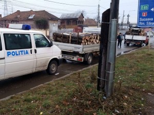 ŞEFUL DE POST DE LA TISĂU, VERIFICAT DE SUPERIORI. NU AVEA ACTELE MAŞINII CU CARE TRANSPORTA LEMNE