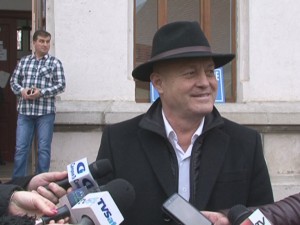 PREŞEDINTELE CJ CREDE ÎN VIITORUL BUZĂULUI. EL A VENIT LA VOT ÎNSOŢIT DE NEPOŢELUL DE ŞASE ANI