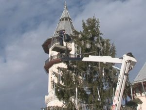 ILUMINAT PARŢIAL. DE MOŞ NICOLAE, DOAR CENTRUL ORAŞULUI ARE LUMINI DE SĂRBĂTOARE