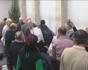 PACHETE PENTRU PENSIONARI. SURPRIZE LA CJ AL PERSOANELOR VÂRSTNICE