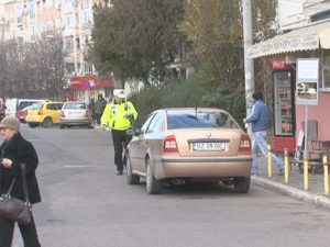PARCARE ELIBERATĂ CU POLIŢIA. TRAFIC ÎNGREUNAT LA ŞCOALA NR.11