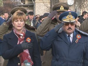 DOAR DOUĂ DISCURSURI DE ZIUA NAŢIONALĂ. AU VORBIT PREFECTUL ŞI COMANDANTUL GARNIZOANEI
