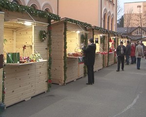 TÂRG DE CRĂCIUN LA MUZEUL JUDEŢEAN. PRODUSE TRADIŢIONALE ŞI MOMENTE ARTISTICE