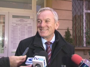 PRINTRE PRIMII LA VOT. PRIMARUL CONSTANTIN TOMA A VOTAT LA PRIMA ORĂ