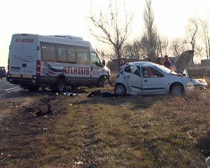 CARNAGIU PE DN2 E85, LA CRUCEA COMISOAIEI. DOI MORŢI ŞI PATRU RĂNIŢI ÎN URMA UNUI ACCIDENT