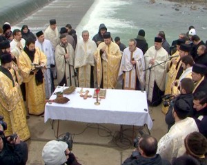 BUZOIENII, AŞTEPTAŢI LA PROCESIUNEA DE BOBOTEAZĂ. LA ORA 12.30, LA PODUL MĂRĂCINENI, SE VA SFINŢI APA