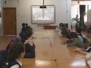 SĂNĂTATEA SE ÎNVAŢĂ LA ŞCOALĂ. COPIII BUZOIENILOR ÎNVAŢĂ CUM SĂ-ŞI SPELE DINŢII