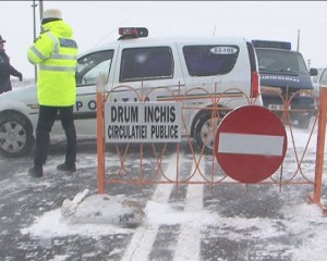 DRUMURI NAŢIONALE ÎNCHISE DE VISCOL. ŞOFERI ÎNTORŞI DIN DRUM LA IEŞIRILE DIN ORAŞ