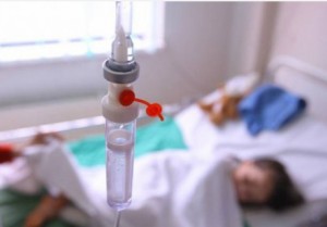 COPILĂ DE 7 ANI, DESFIGURATĂ ÎN BĂTAIE. TATĂL A LOVIT-O CU VĂTRAIUL