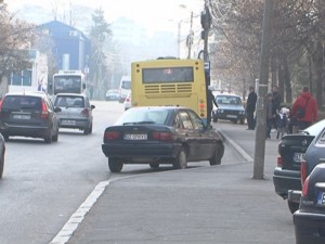 POLIŢIŞTII LOCALI, CU OCHII DUPĂ PARCĂRI ILEGALE. PARCĂRILE ÎN STAŢII DE AUTOBUZ, CELE MAI AMENDATE