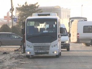 BUZOIAN DECEDAT ÎN MAXI-TAXI. CĂLĂTORII AU CREZUT CĂ OMUL DORMEA