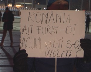PROTEST FIRAV, LA BUZĂU. 100 DE PARTICIPANŢI, ÎN PIAŢA DACIA.