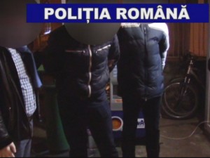 ŞANTAJIST PRINS DE POLIŢIŞTI. CEREA BANI VICTIMEI CA SĂ NU O SPUNĂ PĂRINŢILOR