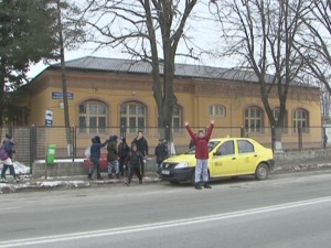 VEŞTI PROASTE PENTRU ŞCOLILE MĂRGINAŞE. ÎN CÂŢIVA ANI S-AR PUTEA COMASA