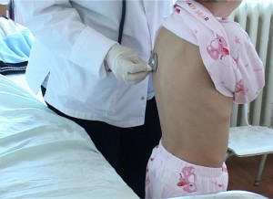 VAL DE VIROZE ŞI PNEUMONII. CEI MAI EXPUŞI SUNT COPIII