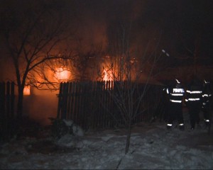 INCENDIU LA PRIVEGHI. O PERSOANĂ DECEDATĂ, ALTA RĂNITĂ GRAV