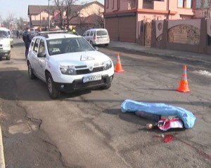 ACCIDENT STUPID PE „CONSTITUŢIEI”. A FOST UCISĂ DE O MAŞINĂ CARE DĂDEA CU SPATELE