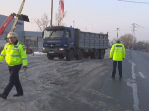 POLIŢIŞTI DARNICI CU AMENZILE. ZECI DE SANCŢIUNI PENTRU TRANSPORTATORI