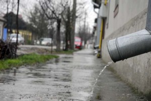 APA DE PLOAIE SE PLĂTEŞTE ÎN CONTINUARE. COMPANIA AŞTEAPTĂ DECIZII CONCRETE DE LA C.L.M.