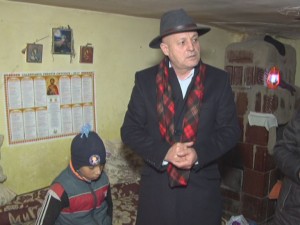 LUMINIŢA SPERANŢEI. CONSILIUL JUDEŢEAN AJUTĂ O FAMILIE SĂRMANĂ SĂ AIBĂ LUMINĂ