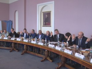 OPOZIŢIA PROPUNE FACILITĂŢI. GRATUITATE PE AUTOBUZELE TRANS BUS, SCUTIRI LA ÎNTREŢINERE