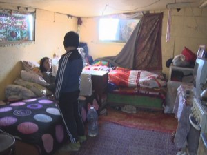 VIAŢĂ DE GHETOU. DOUĂZECI ŞI OPT DE SUFLETE TRĂIESC ÎN CONDIŢII MIZERE