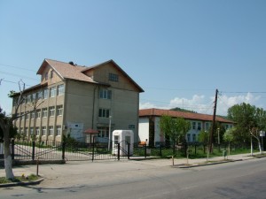 PĂRINŢII DE LA PĂTÂRLAGERE, ÎN PRAGUL REVOLTEI. SUNT NEMULŢUMIŢI DE ELIMINAREA UNEI CLASE DE LA LICEUL „VLĂDESCU”